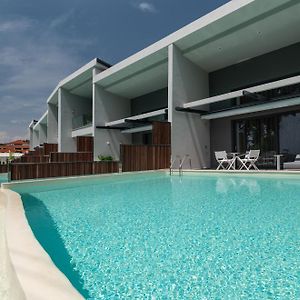 Lagomandra Luxury Suites With Private Pools