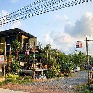Beach Box Resort At Rimlay Rayong